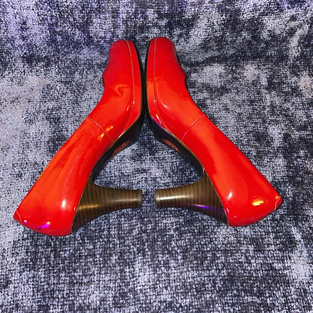 Vintage Söfft Women's Red Pumps.  Size 7.5M - Picture 3 of 7